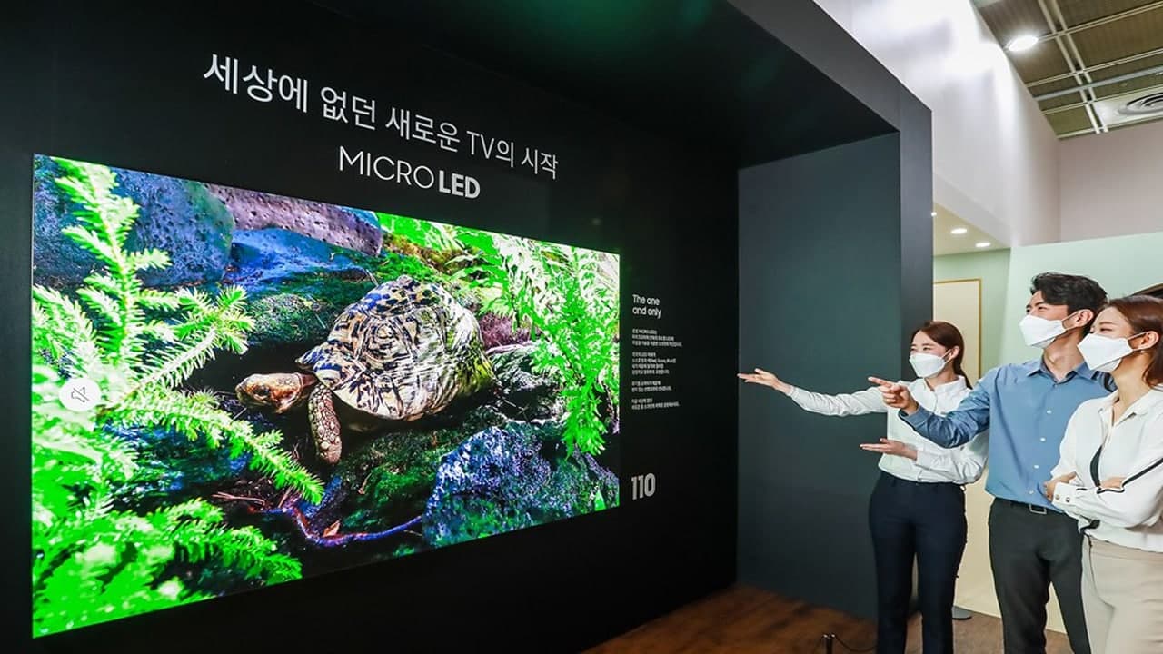 Samsung lanseaza un televizor Micro LED de 114 inch atat de scump, incat cumparatorii primesc gratuit un televizor 8K de 8.000 de dolari